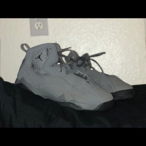 Jordan grey true flight